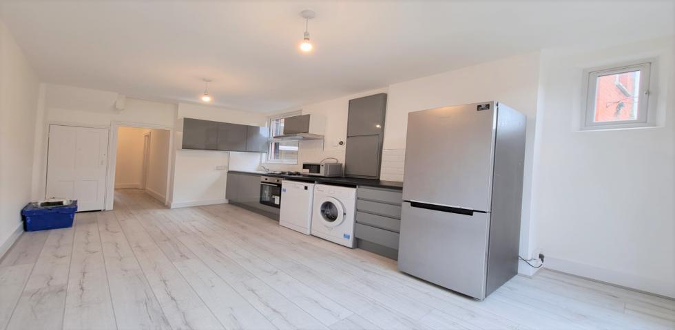 			4 Bedroom, 1 bath, 1 reception Terraced House			 Harlesden Road, Harlesden
